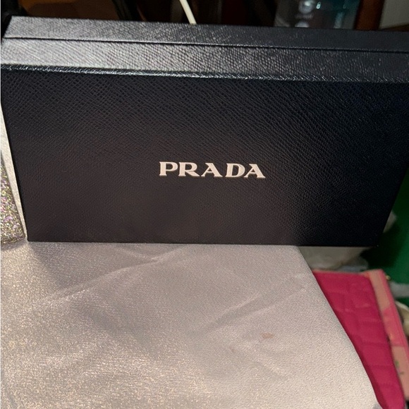 Luxe n Mid Wallets, Mystery boxes, Bag Accessories Bring it! Bring your buyers! - Picture 3 of 4